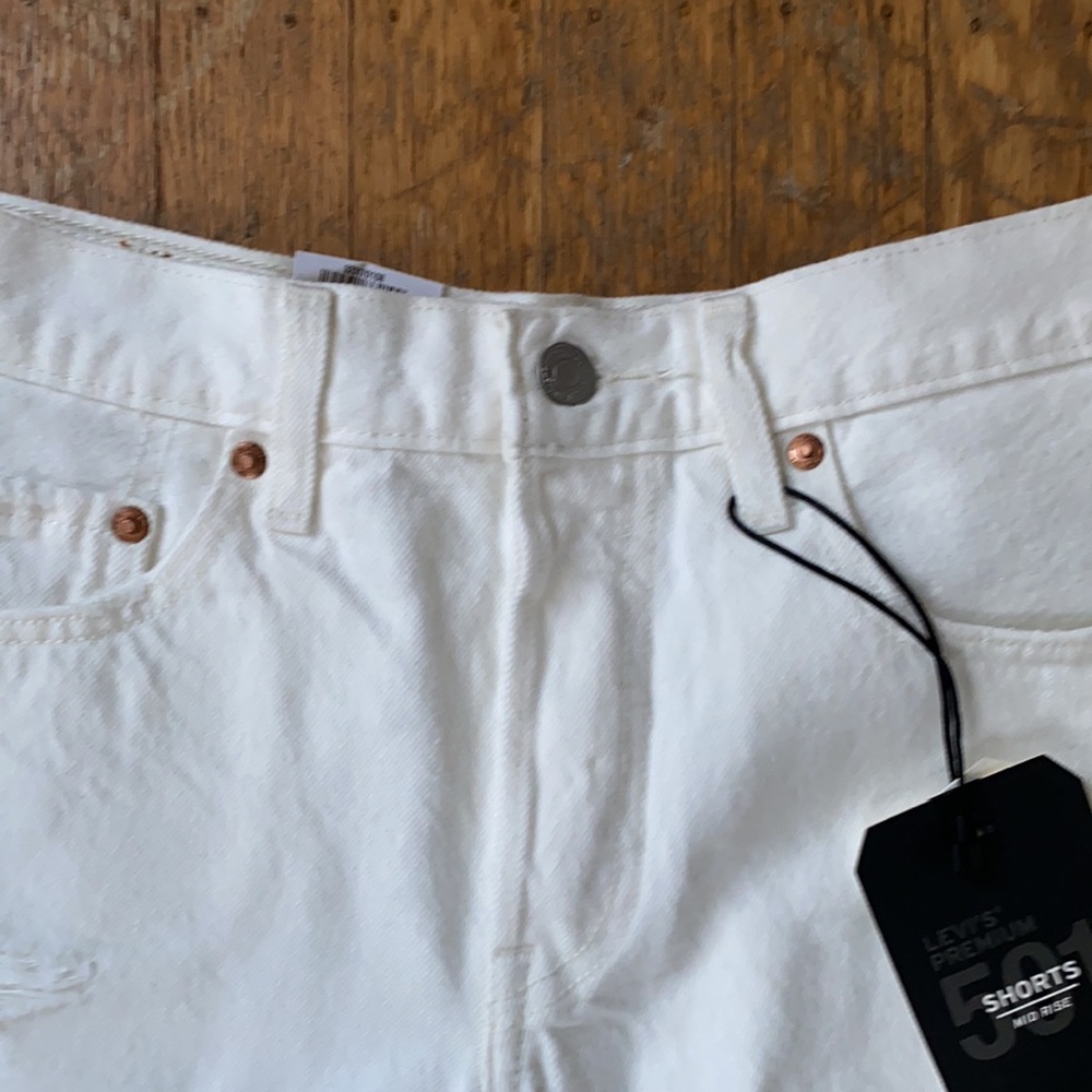 White Levi’s high waisted jean shorts